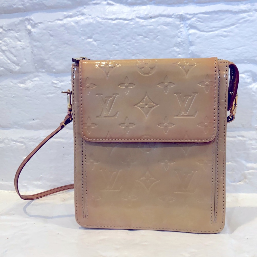 Authentic Louis Vuitton Vernis shoulder bag